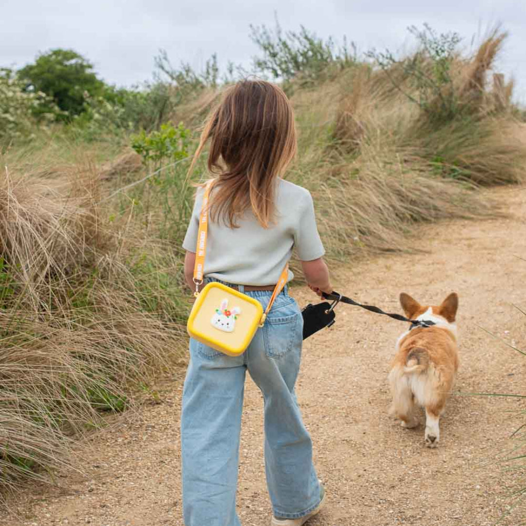 the zoofamily siliconen kindertas - konijn met bloem