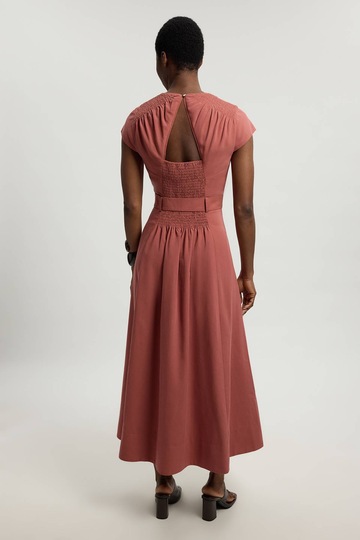 KarenMillen Robe Longue Tissée À Encolure V Froncée Avec Ceinture