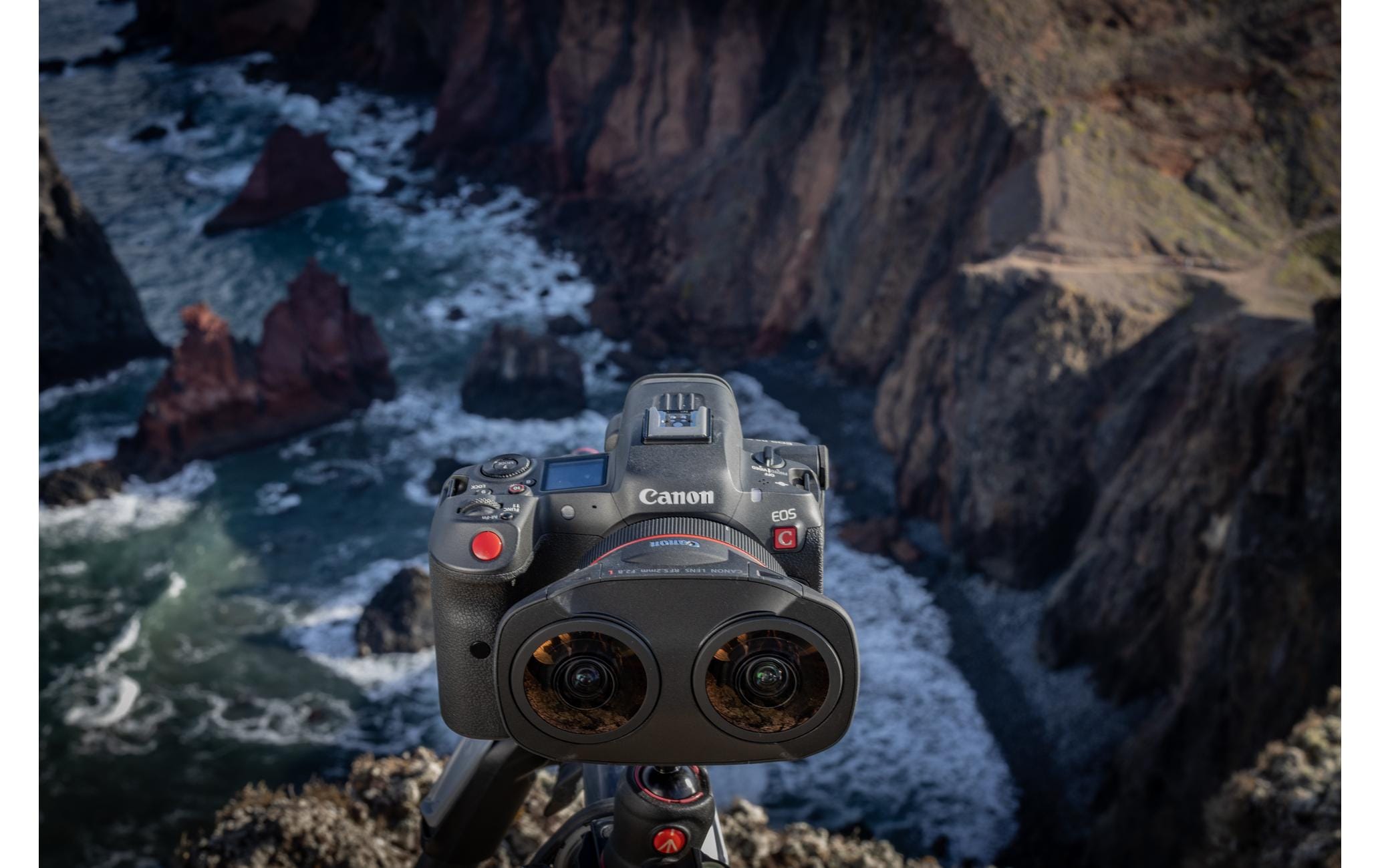 Fotokamera EOS R5 C Kit AV PRO MK2 4000 GB Speicherkarte<br>Canon EOS R5 C Professionelle Systemkamera für Fotografen und Videoproduzenten inklusive Speicherkarte