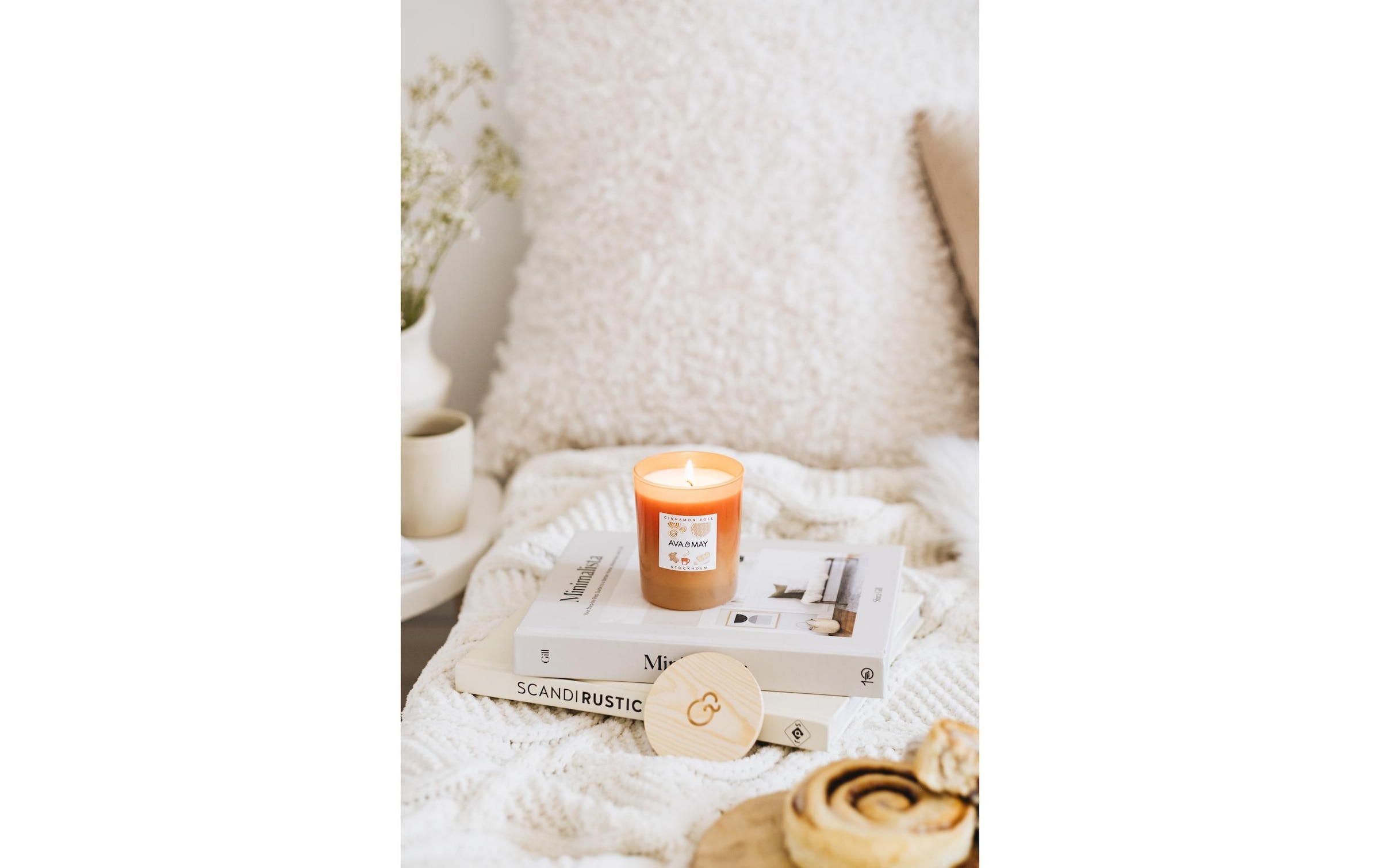 AVA & MAY Duftkerze »Cinnamon roll 180 g« Holzart: Buche (Schweden)