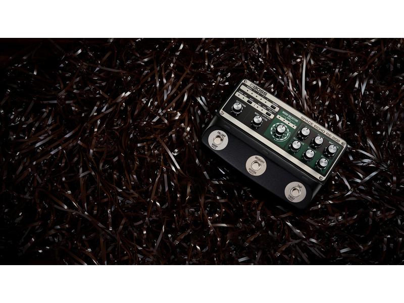 BOSS Pedal RE-202 Space Echo Digitale Nachbildung des legendären RE-201 Space Echo Effektgeräts im Pedal-Format mit einer Vielzahl neuer Funktionen