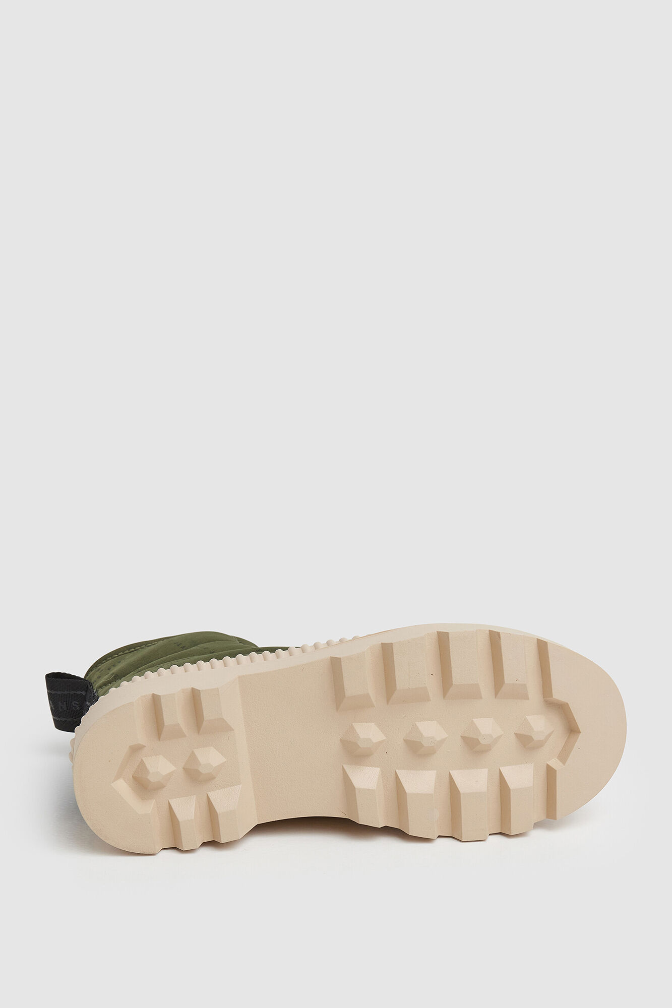 Botas de cano curto com fecho de zíper