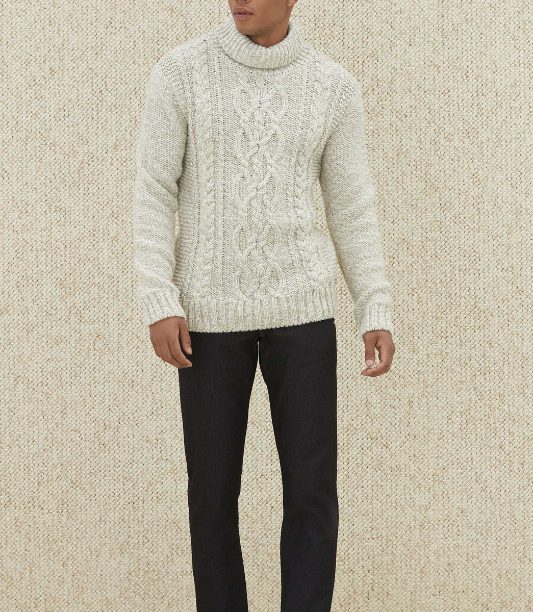 Pull col roulé beige à torsades 