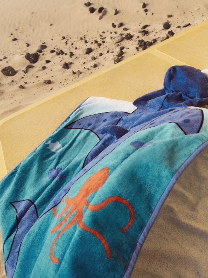 Poncho Toalha com Estampa de Tubarão - Várias Cores