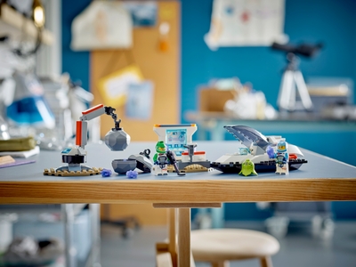 LEGO Ruimteschip en ontdekking van asteroïde (60429)
