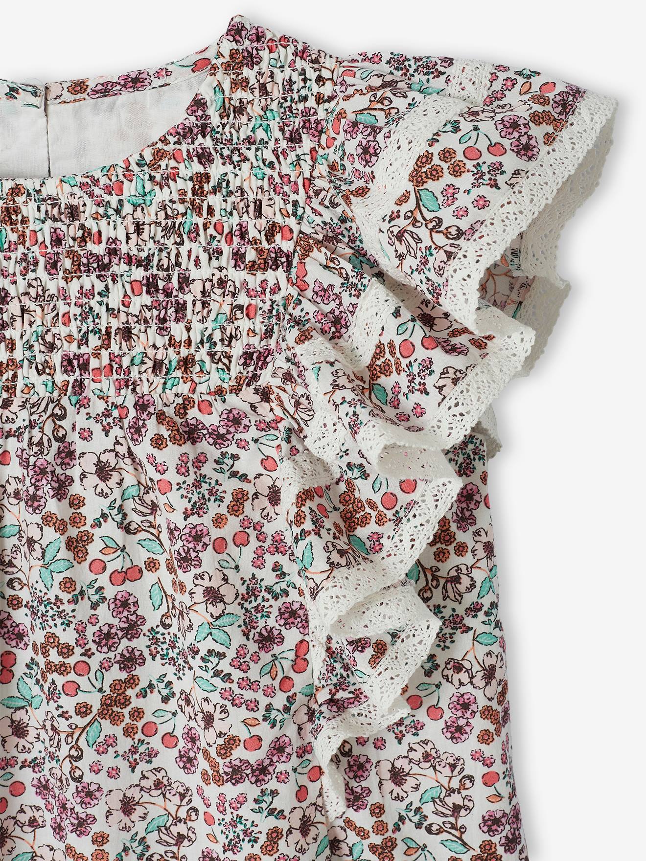 Vestido infantil com estampa de flor de cerejeira e mangas com babados, na cor cru.