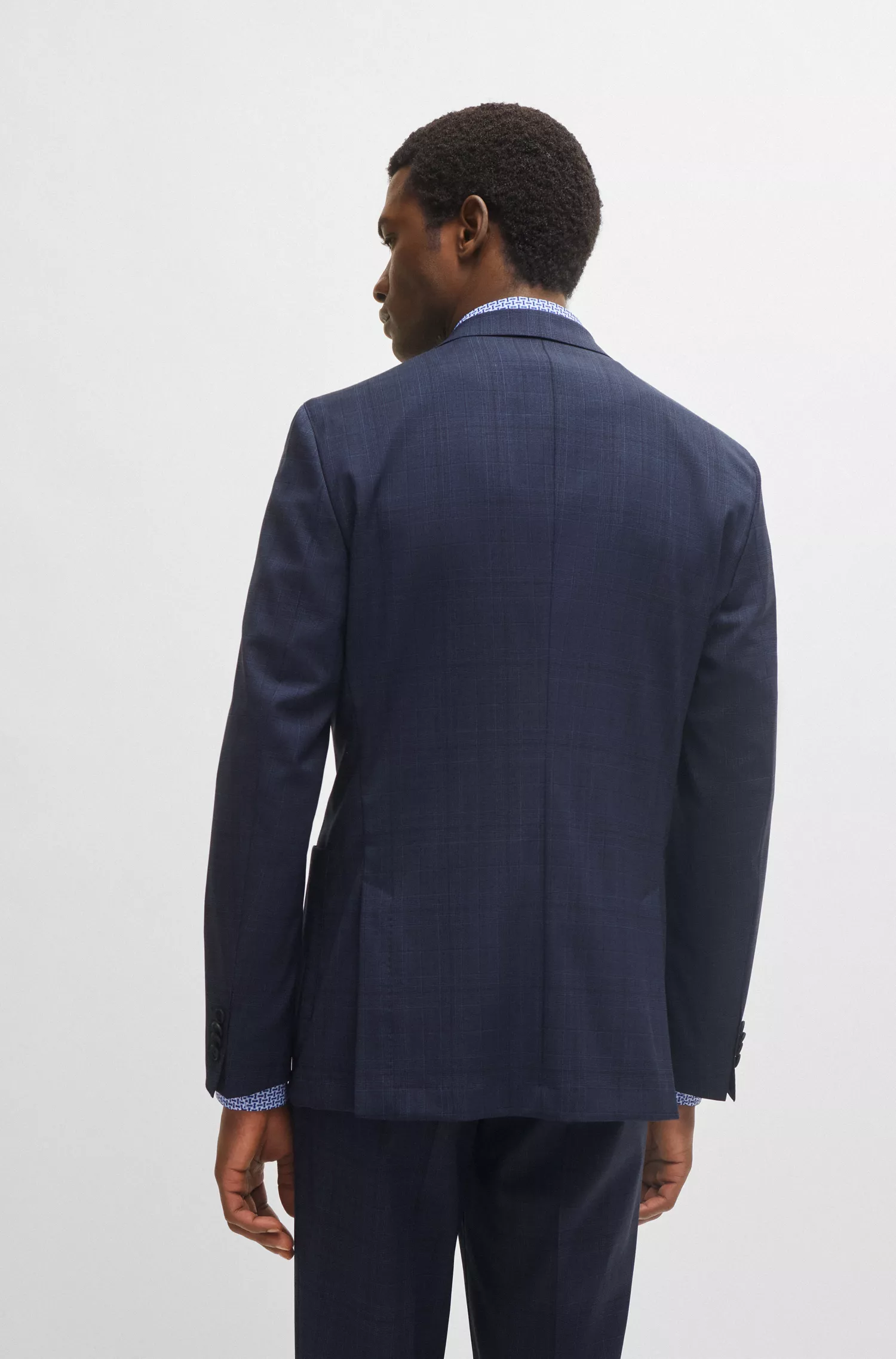 Terno BOSS preto slim fit em lã virgem xadrez.