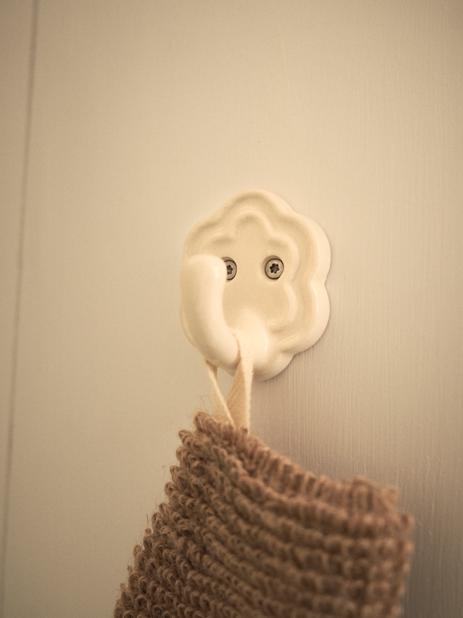 Knage | Porcelæn. 2,7 x 5,7 cm. | Off White
