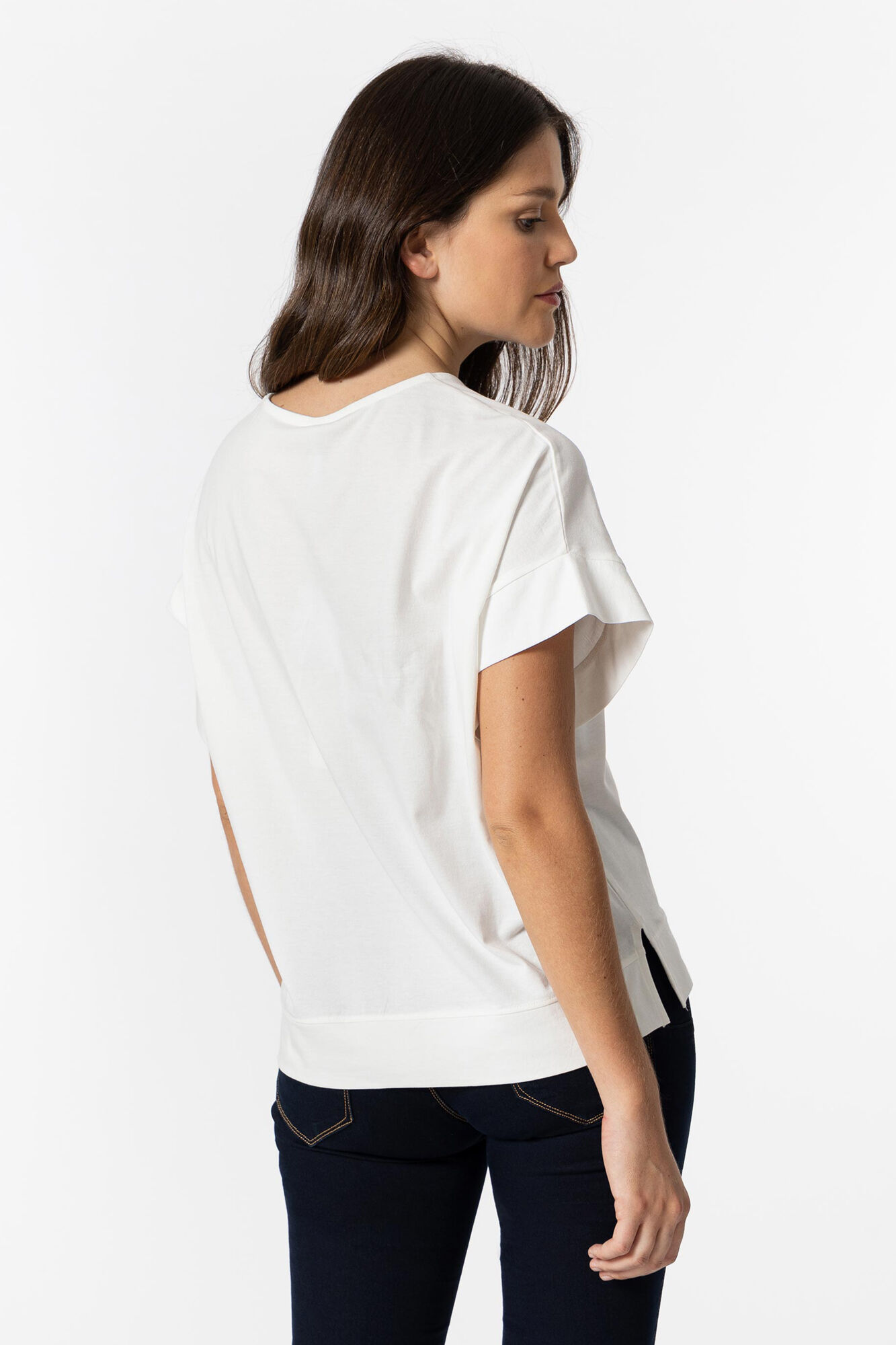 Camiseta com estampa frontal e apliques.