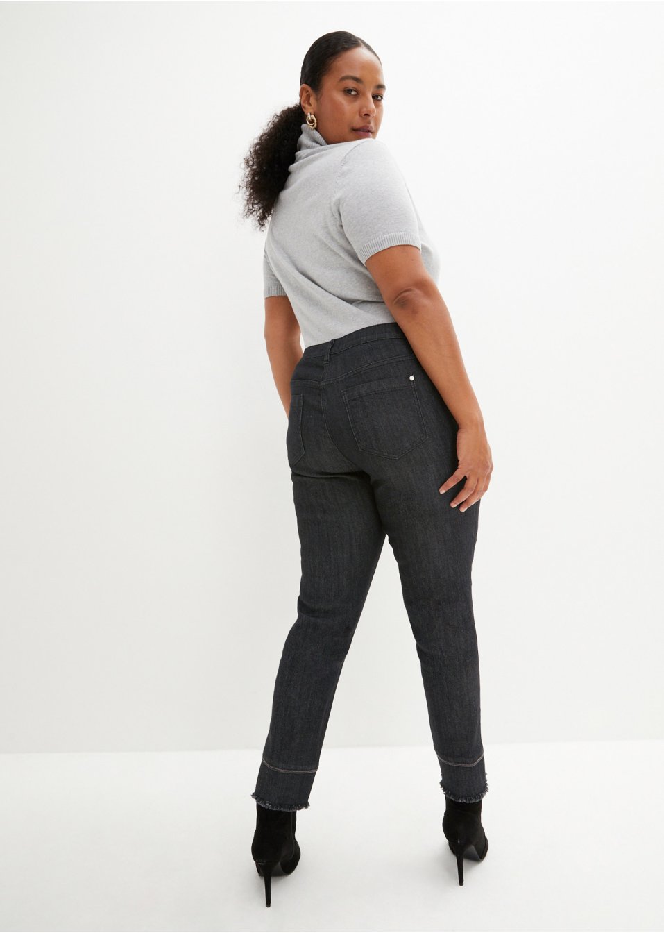 Jean 7/8 extensible avec détails brillants