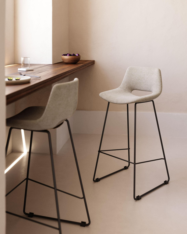 Kave Home Zahara barkruk H65 zwart onderstel, beige