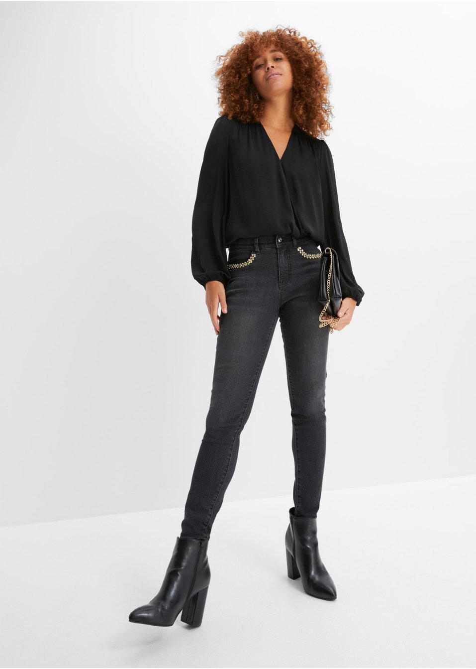 Jean extensible avec détail bijou