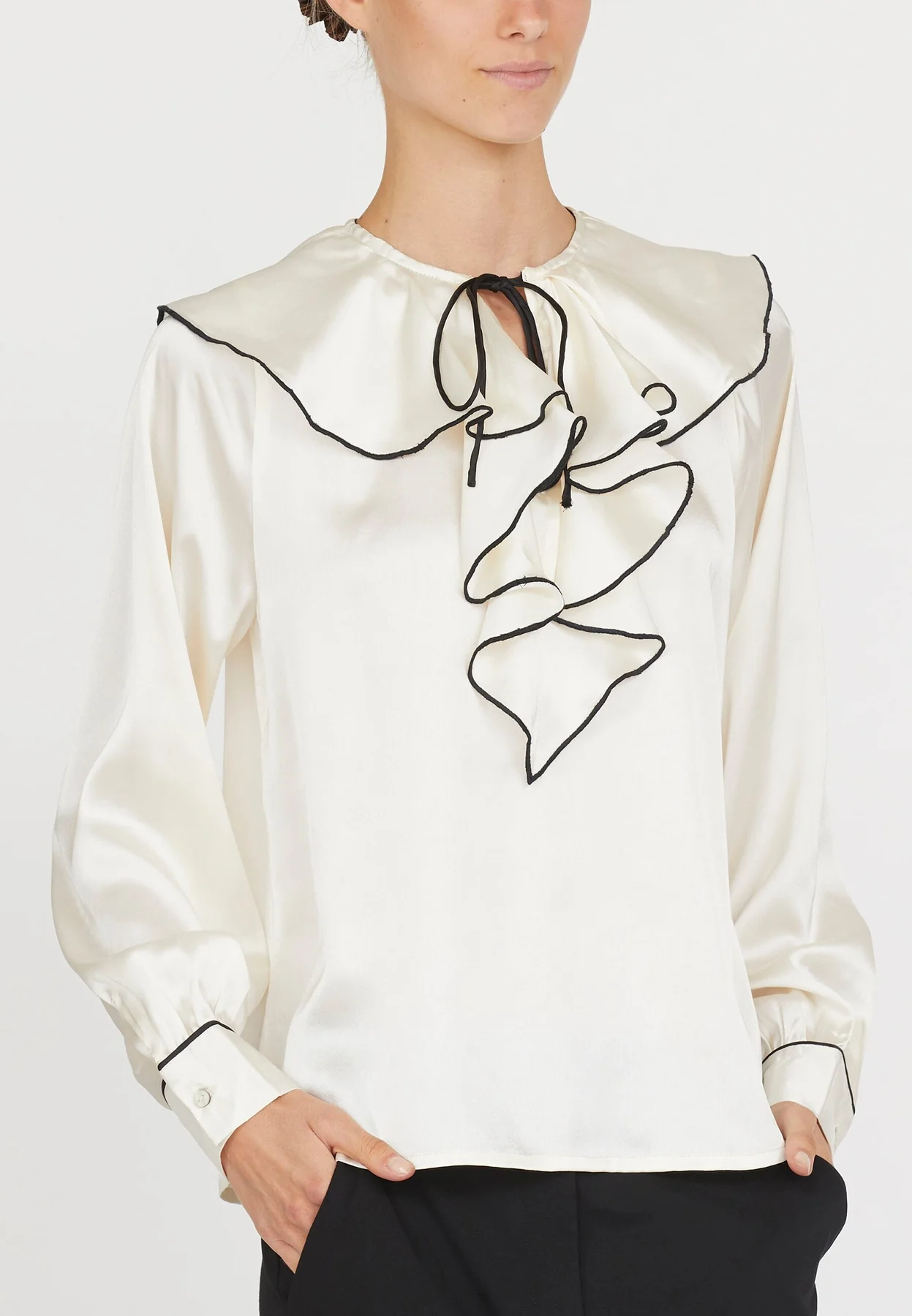 Love & Divine Love1241 19 cream black