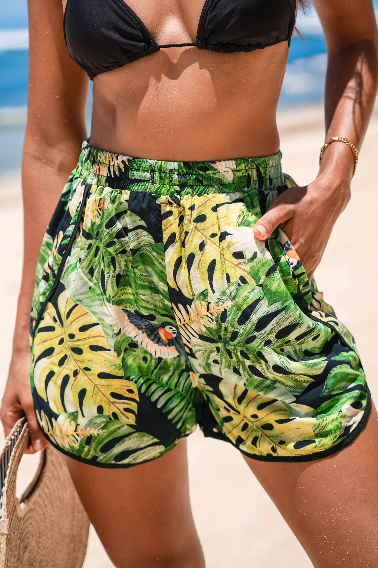 Short avec jambe droite et cordon de serrage à la taille tropical