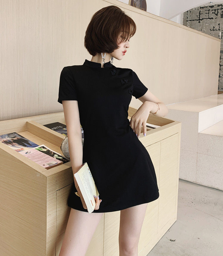 Glacia - Set: Mini-qipao met korte mouwen en zijsplit + shorts
