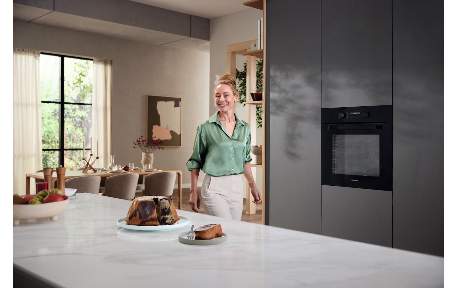Einbaubackofen H 2861-60 B Schwarz A+<br>Backofen im Kombidesign mit Vernetzung und PerfectClean
