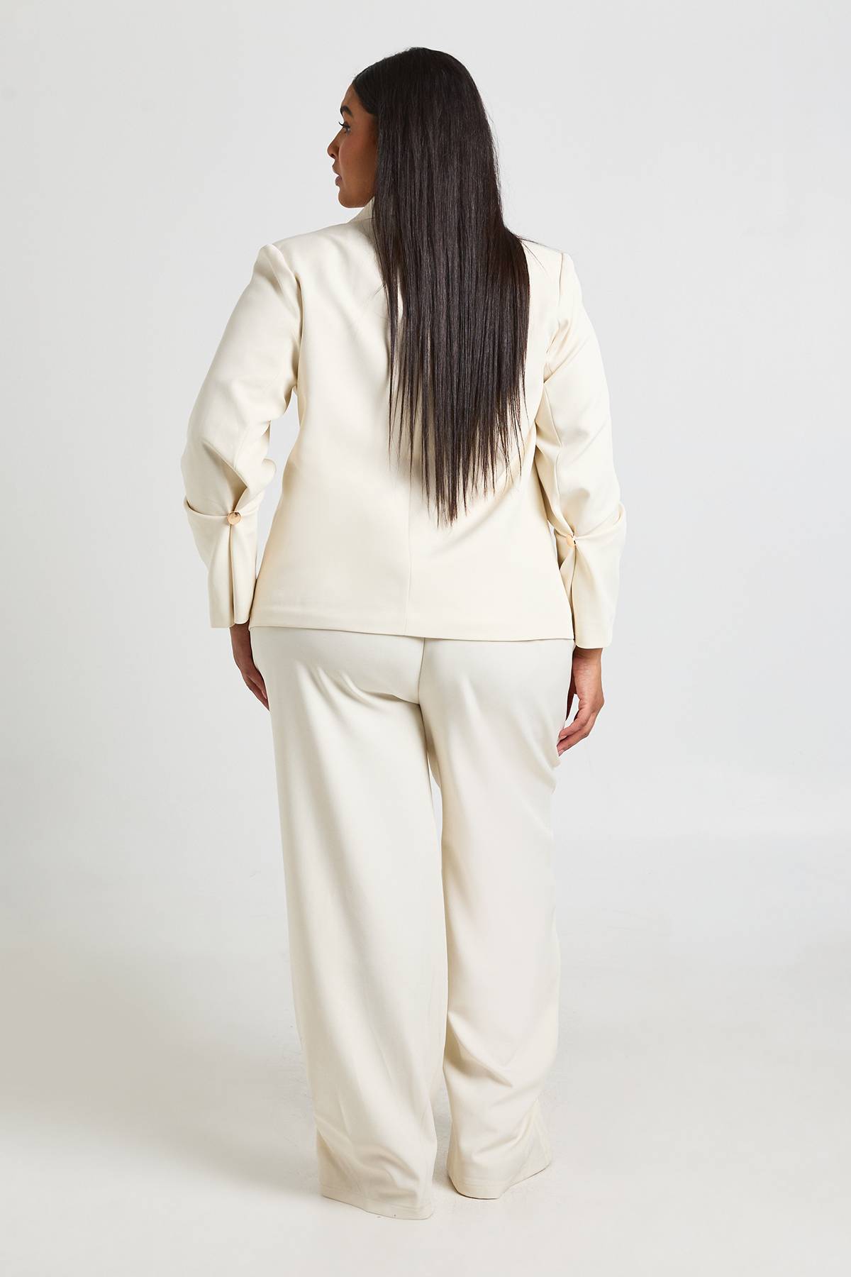 boohoo Blazer Grande Taille À Manches Volumineuses Et Détail Doré