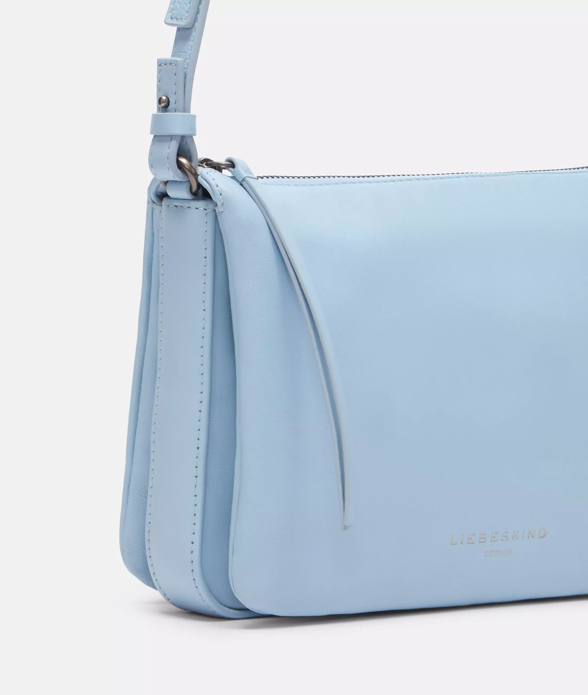 Crossbody Spacious crossbody bag made from soft sheepskin
