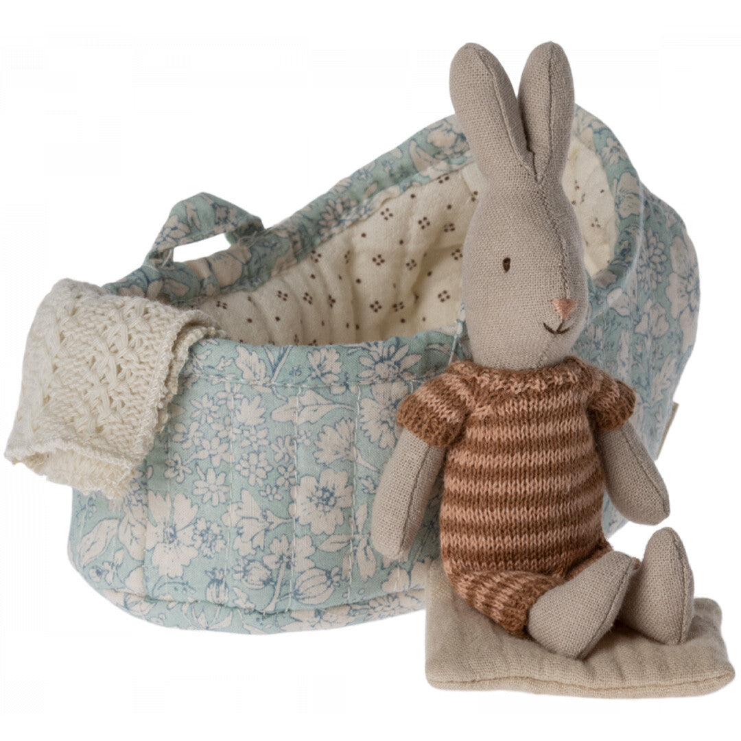 Maileg knuffelkonijn in wieg blauw - micro - 11 cm - assorti