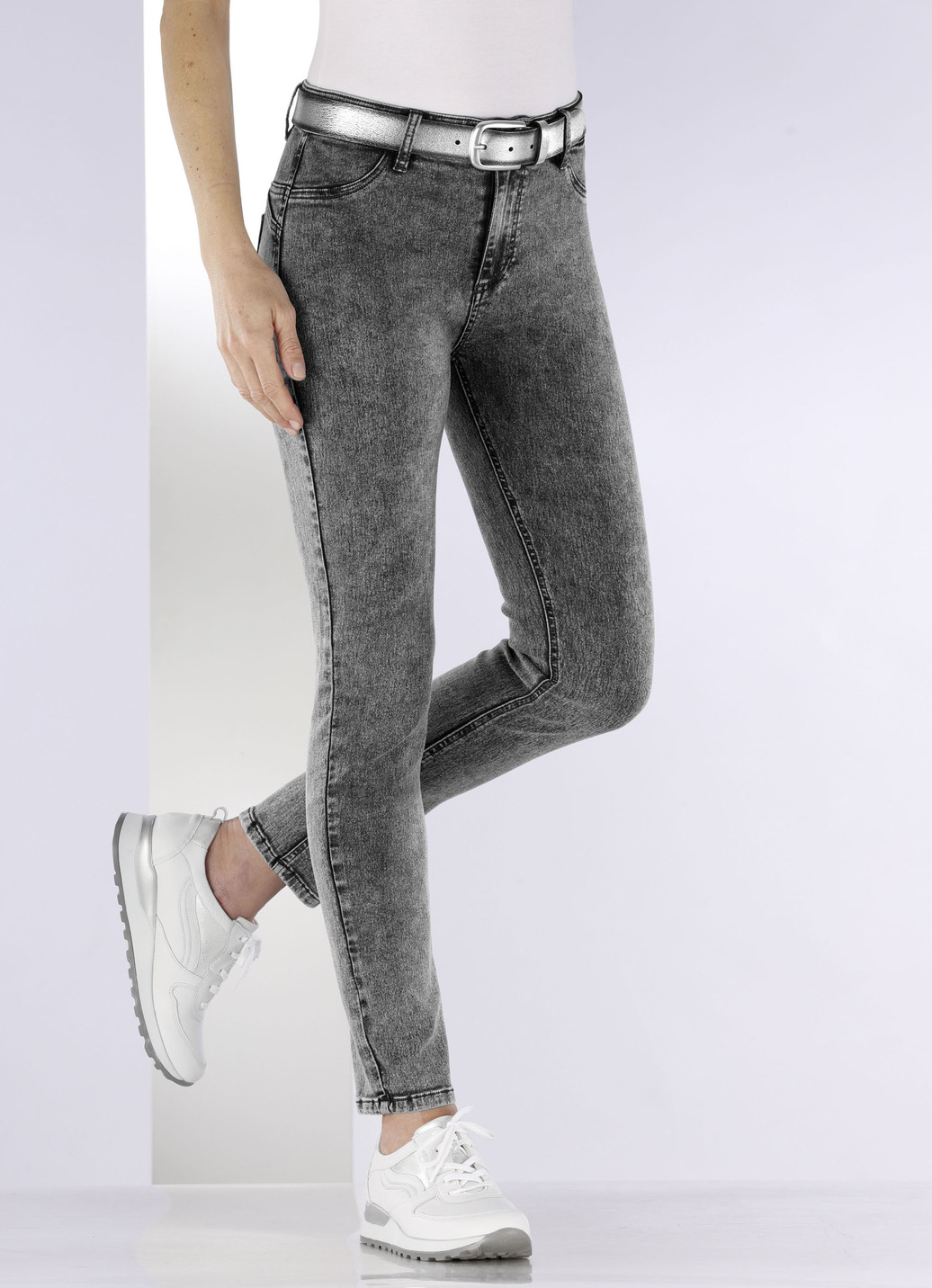 Knöchellange, figurformende Jeans