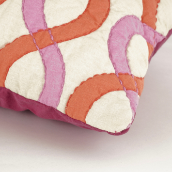 Sierkussen krul off white - l55xb35xh10cm