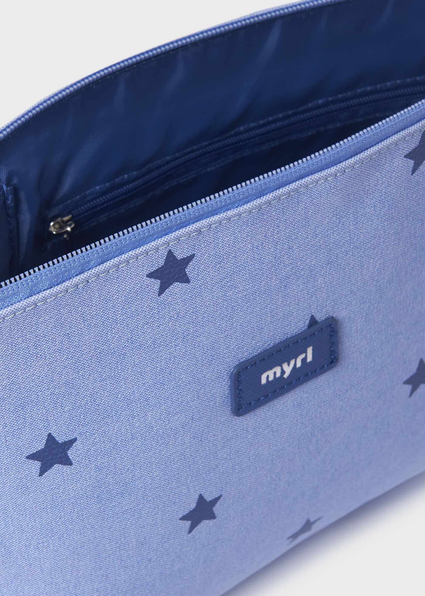 Nécessaire para bebê com fecho de velcro.