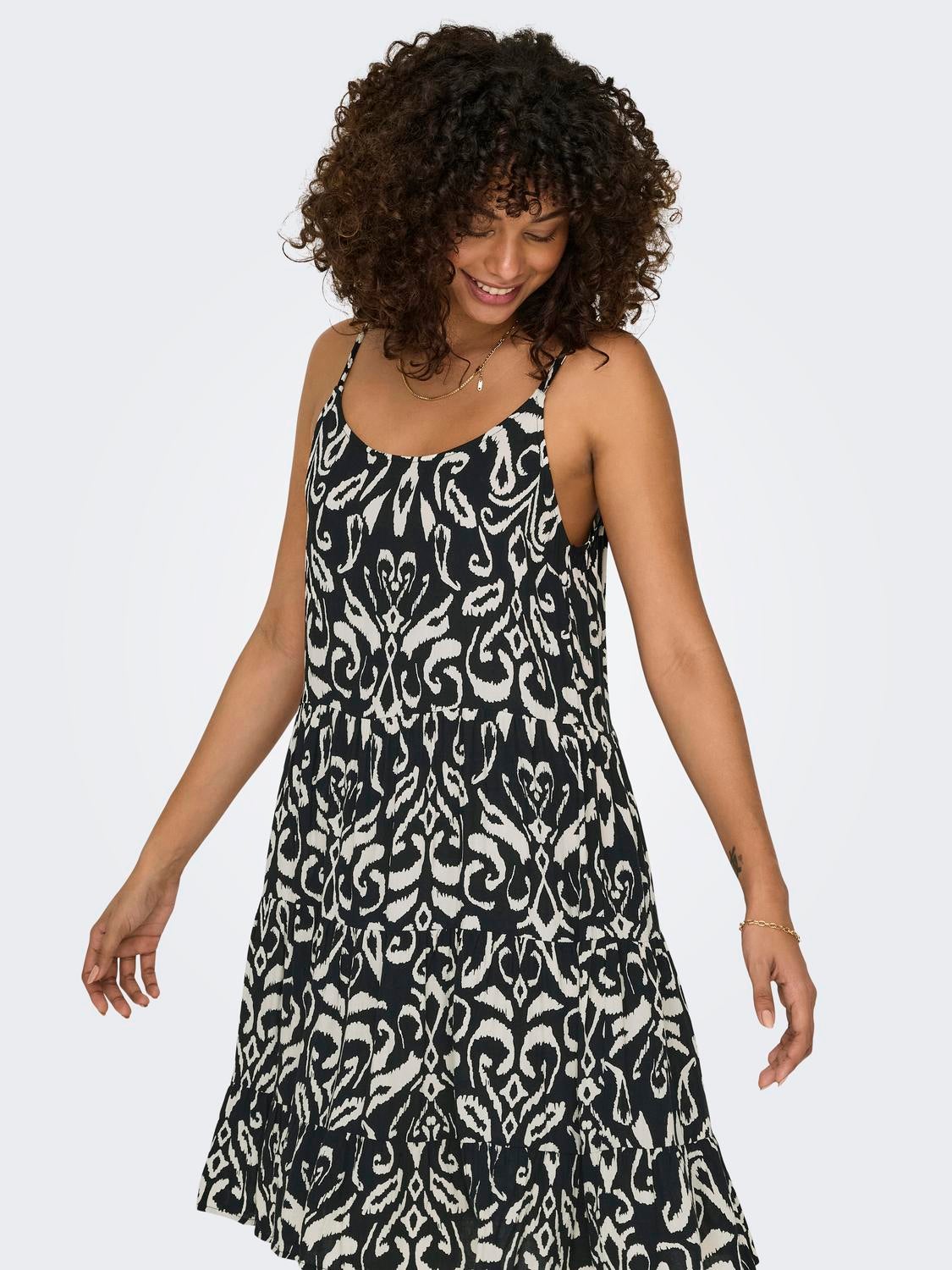 ONLMAJ Kurzes Kleid Black