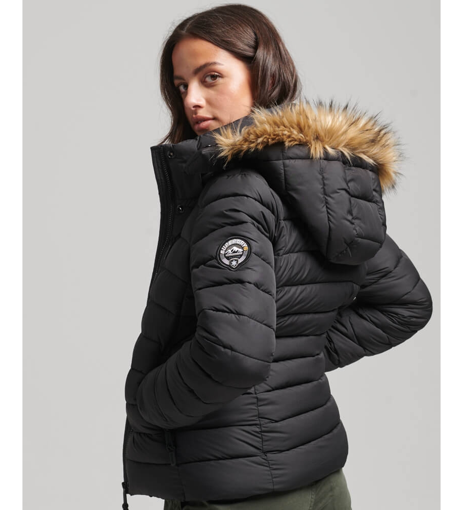 Jaqueta curta acolchoada com capuz Superdry - Preta