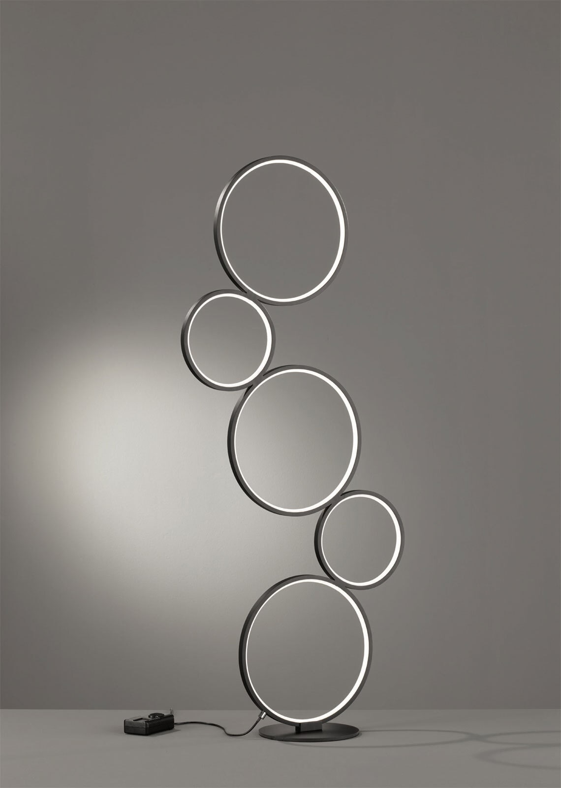 TRIO LED Stehlampe RONDO 115 cm schwarz