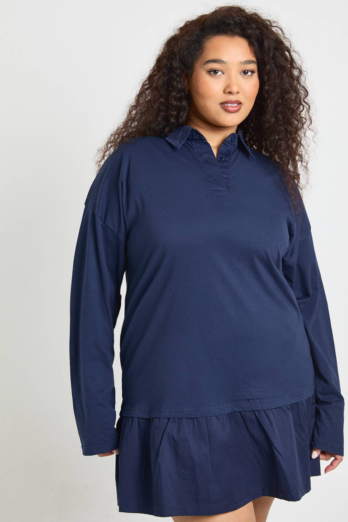 boohoo Robe T-Shirt Grande Taille à Ourlet Volants