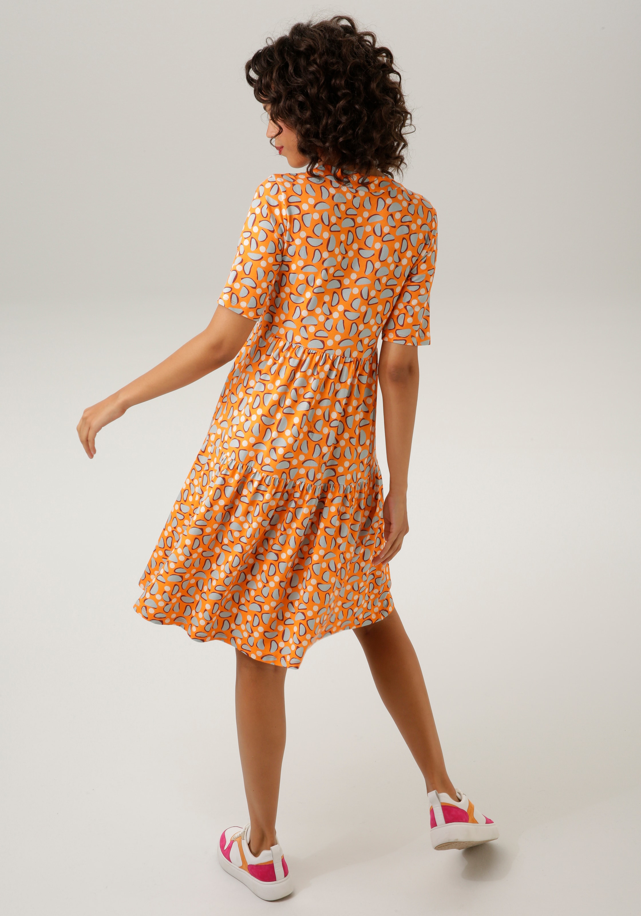 Aniston CASUAL Sommerkleid mit extravaganten, graphischem Druck