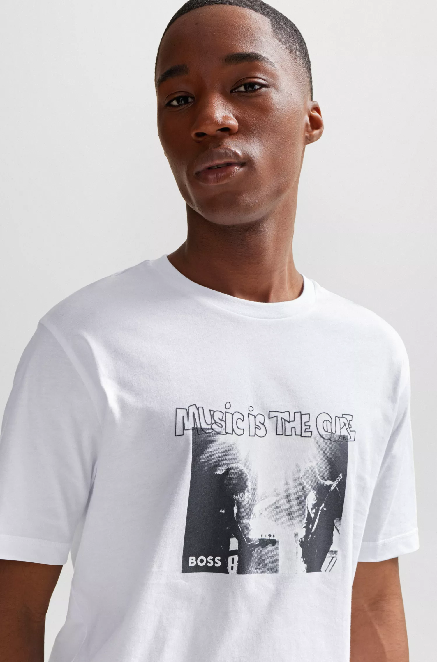 Camiseta BOSS laranja em malha de algodão com estampa sazonal.