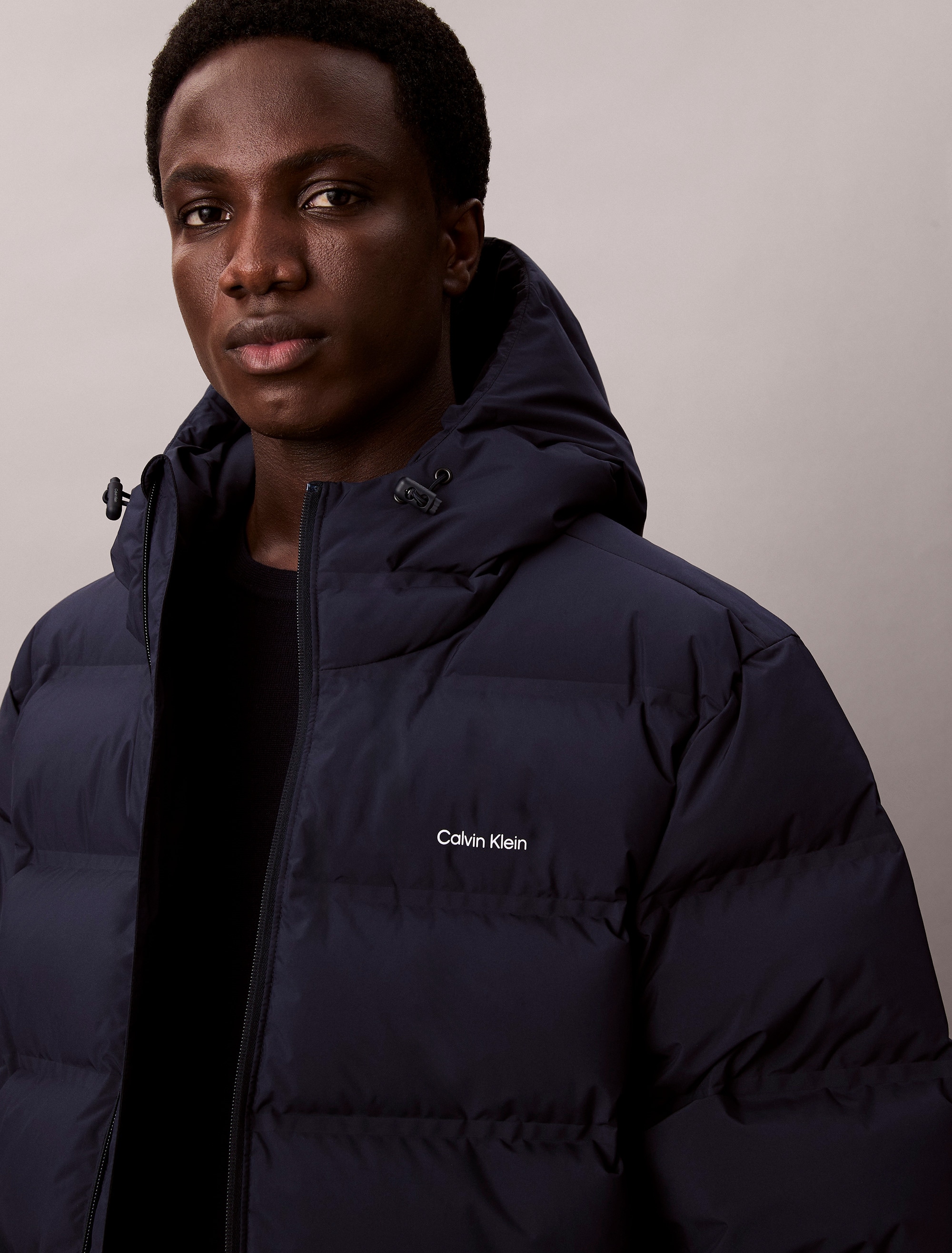 Calvin Klein Steppmantel »LS BONDED CHNNLD LONG HOODED PUF«, Mit Rundhalsausschnitt, regular fit