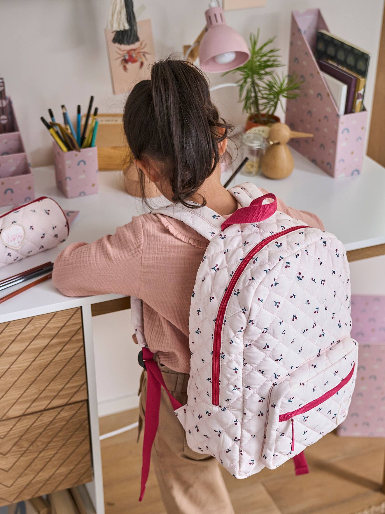 Mochila com estampa de cerejas, rosa claro, para meninas.