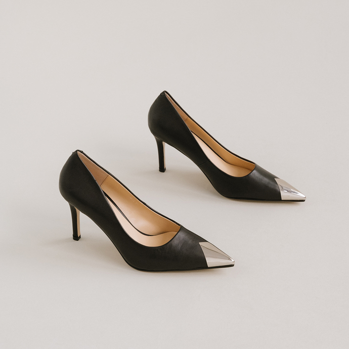 Escarpins à bouts pointus  en cuir noir et argent