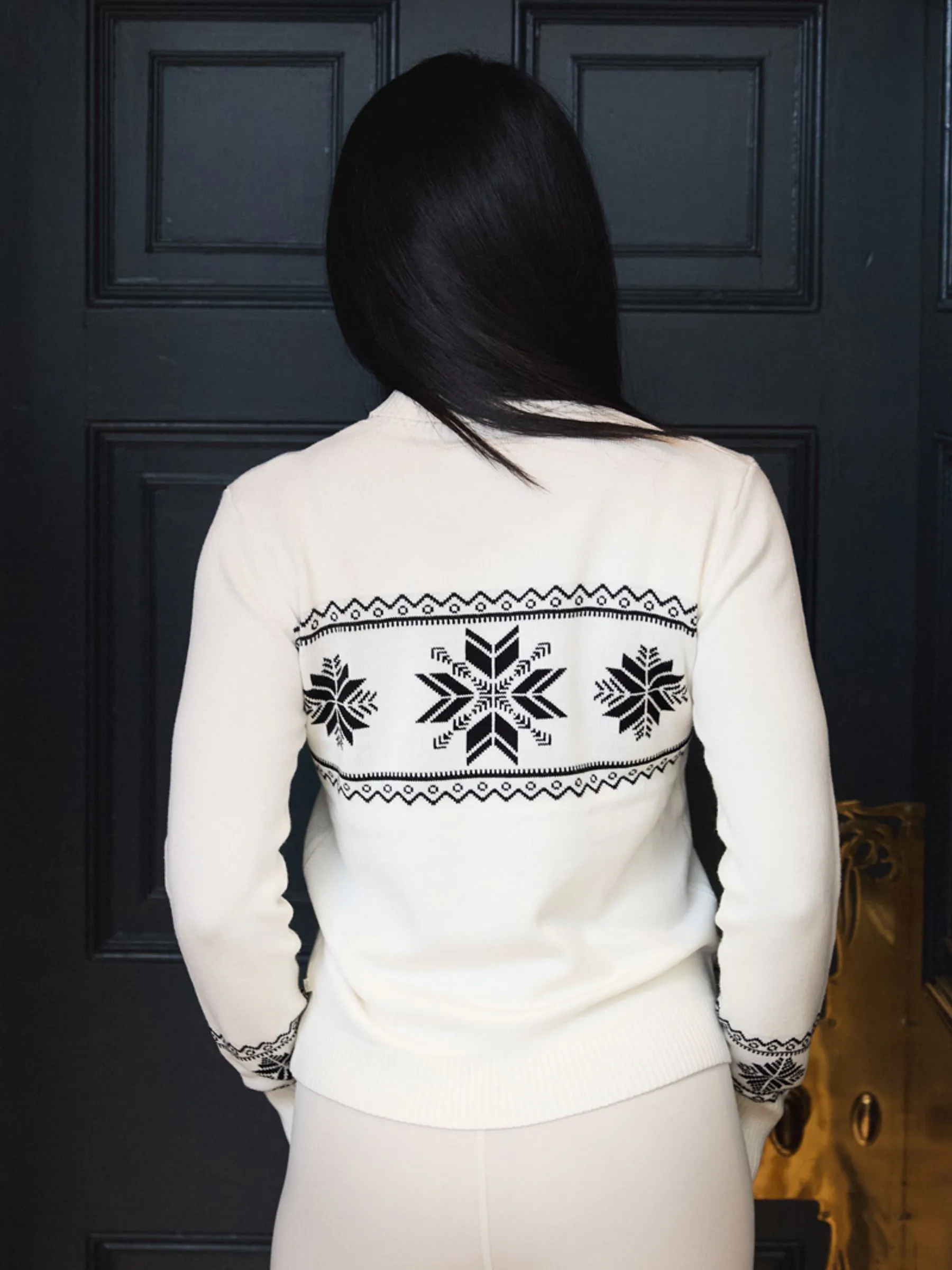 Crème - The Little Tailor slim fit kersttrui met sneeuwvlokken