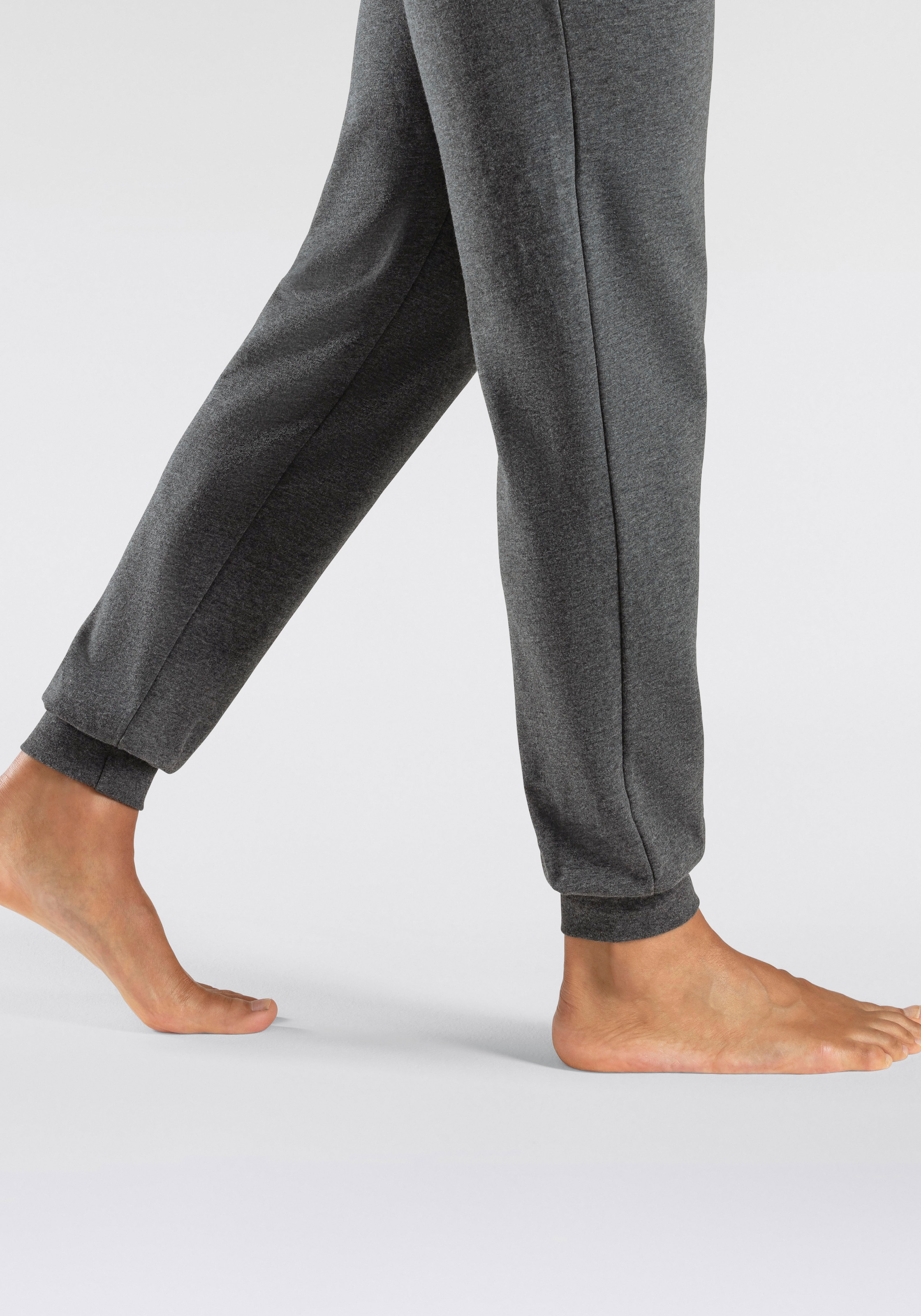 Bench. Loungewear Sweathose  Jogginghose mit Kordel, aus Baumwoll-Mix
