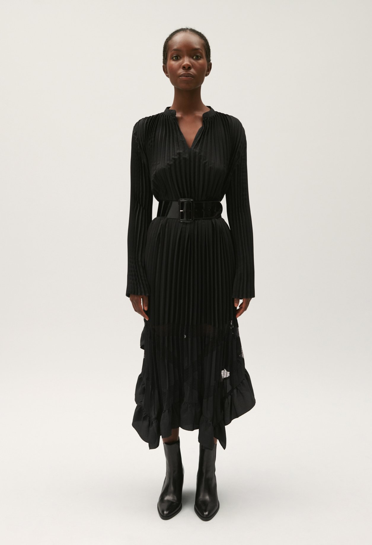 Robe midi plissee asymetrique noire