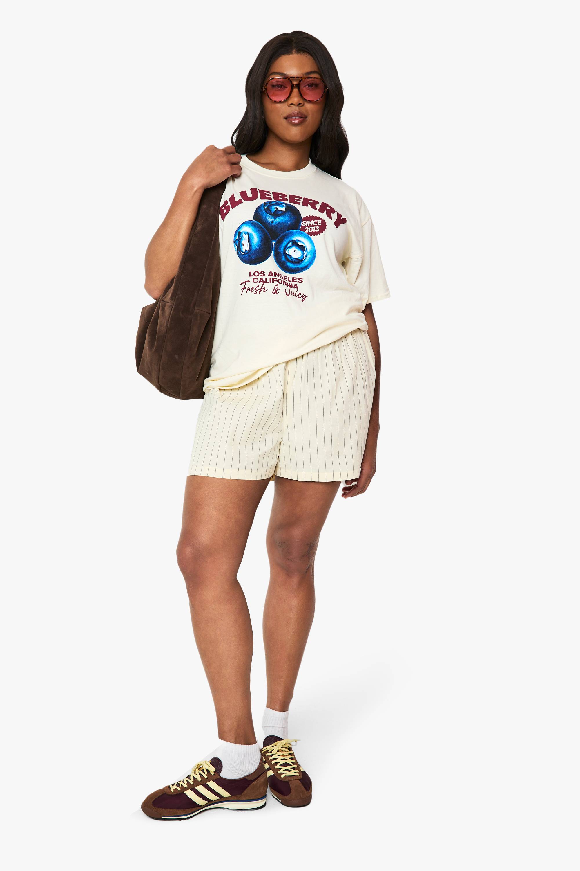 boohoo T-shirt Oversize Imprimé Myrtille Grande Taille