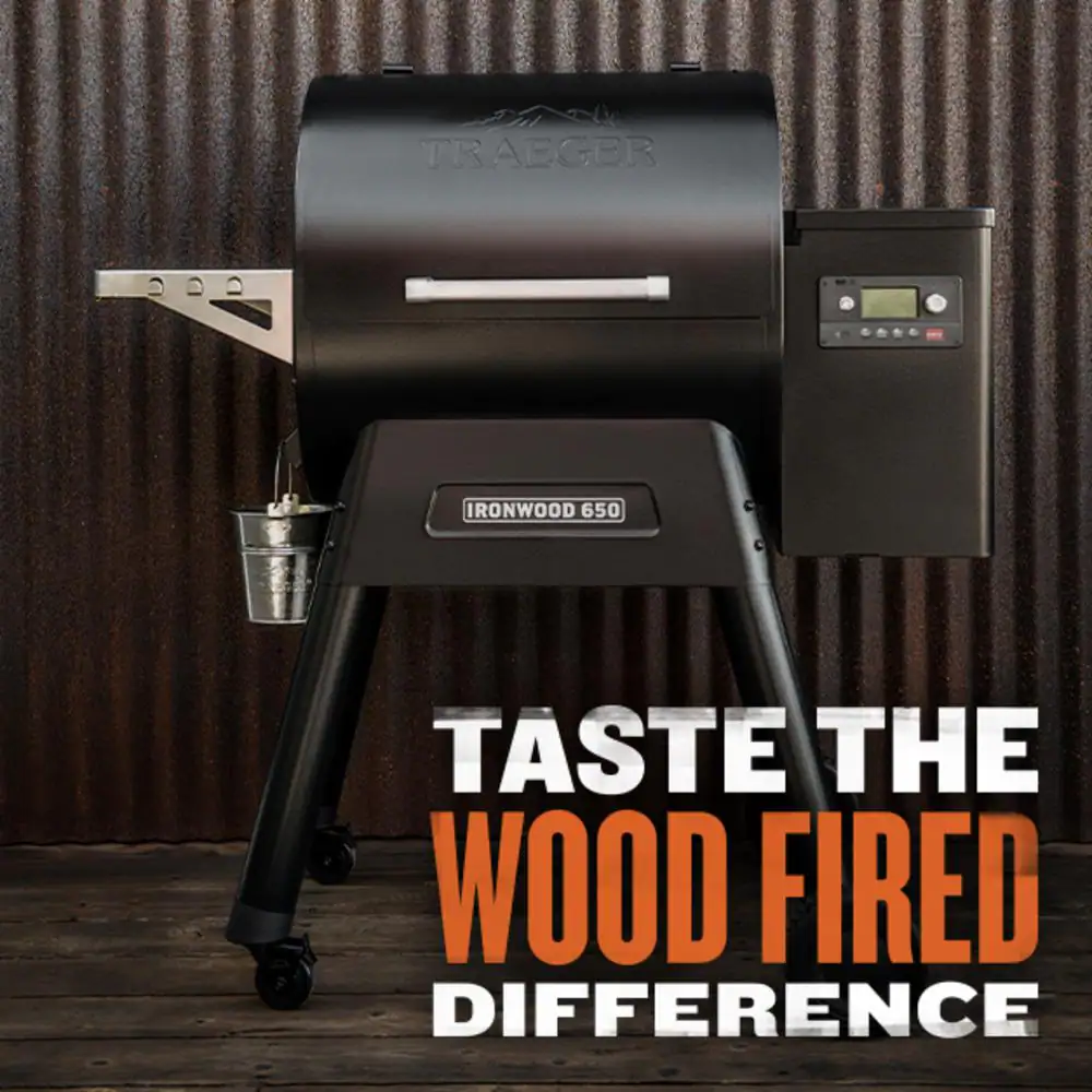 Churrasqueira e defumadora a pellets Ironwood 650 com Wi-Fi na cor preta.