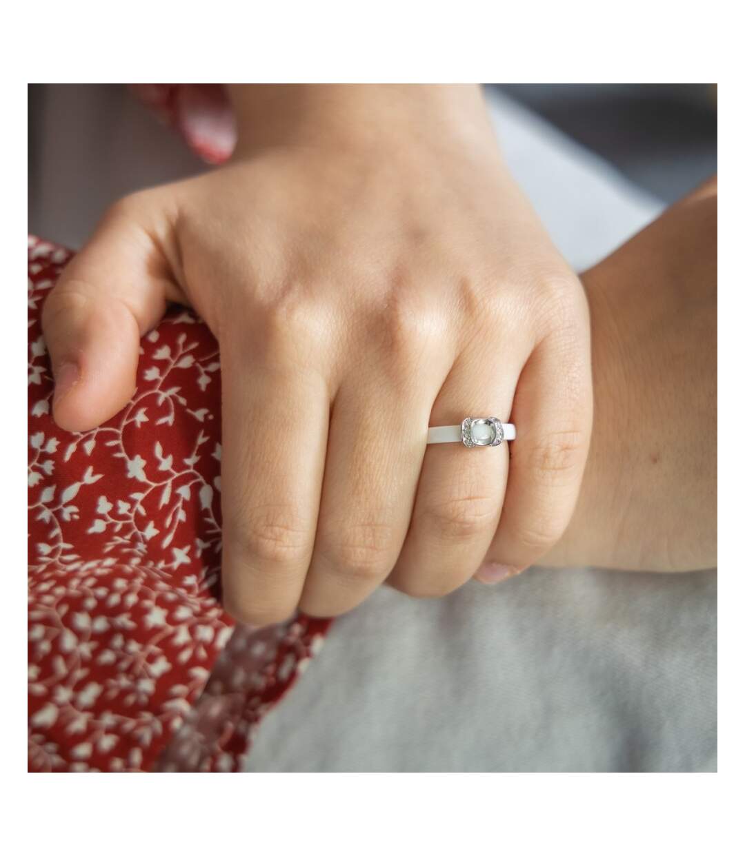 Coffret Bague Femme Céramique Ornée de Zirconium