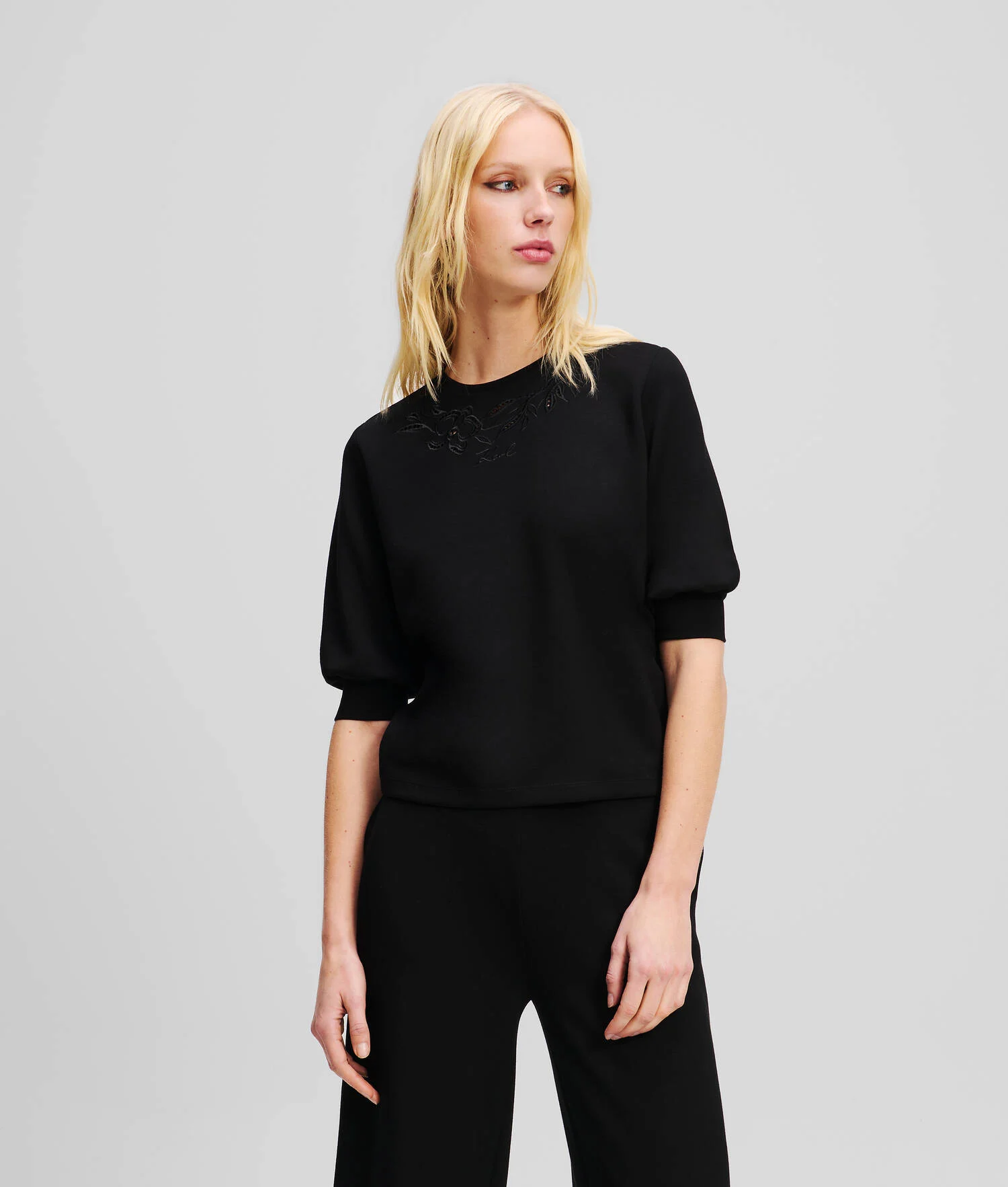 SWEAT-SHIRT AVEC ORCHIDÉE BRODÉE - Noir