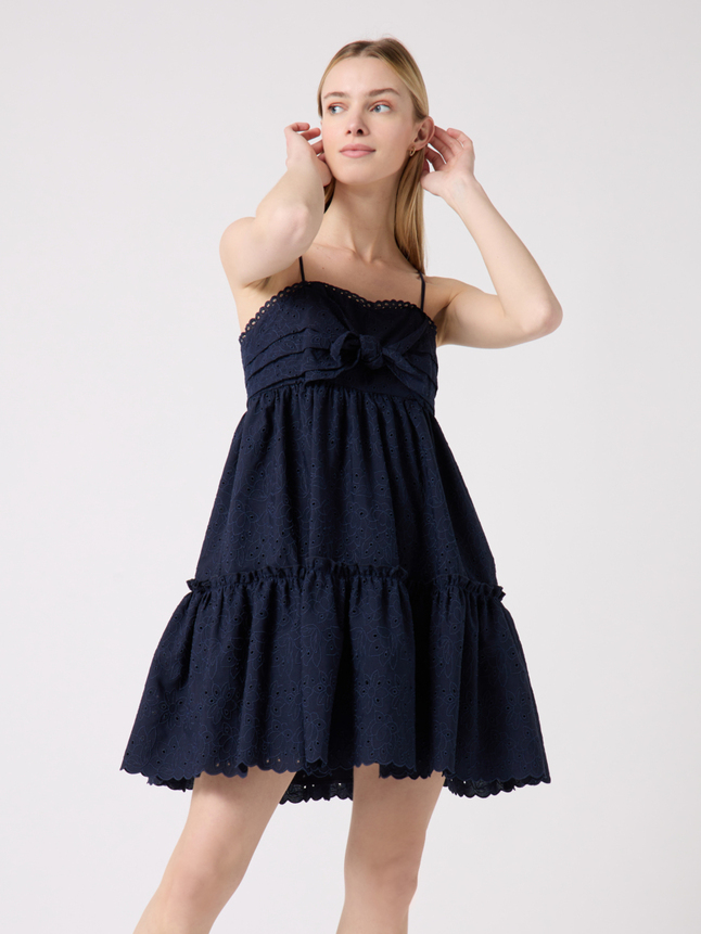 Robe courte à bretelles