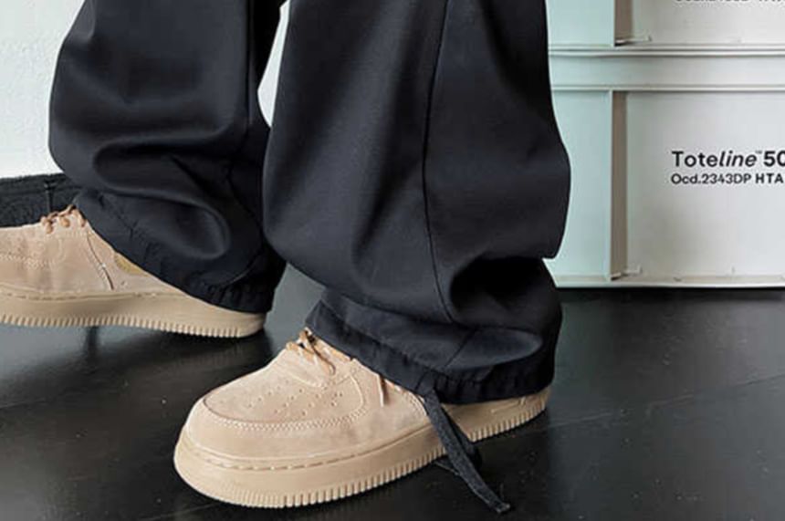 Fushet - Effen cargobroek met elastische taille en rechte pijpen