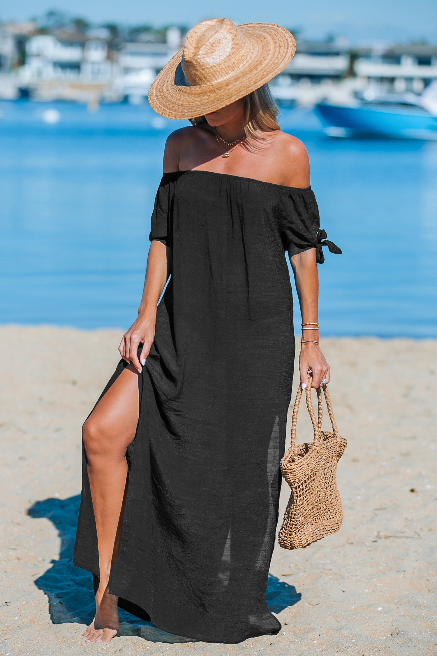 Robe cover up maxi à épaule dénudée et fentes sur les côtés noire