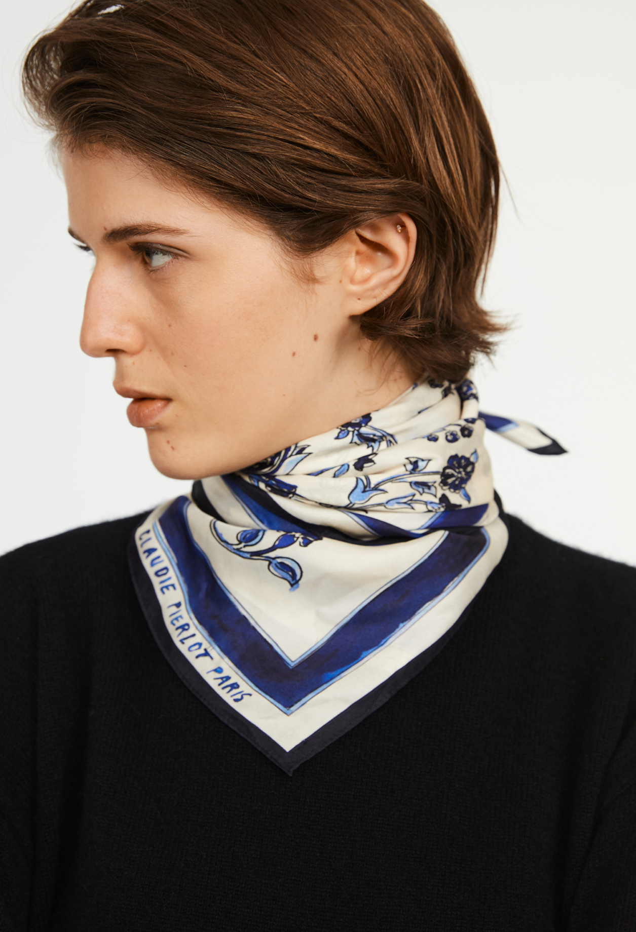 Foulard bleu nuit imprime floral soie