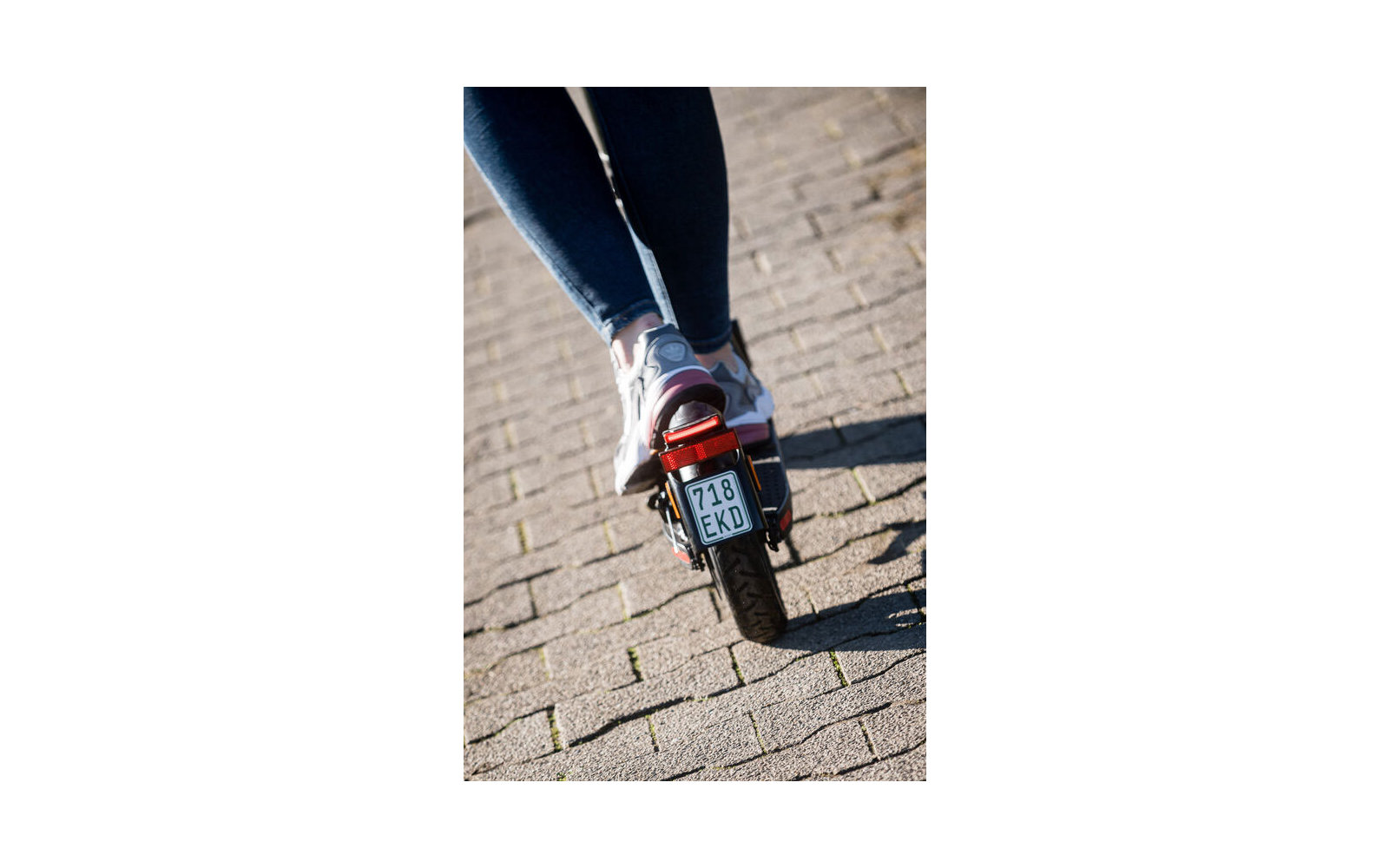 Six Degrees VELO E7 klappbarer E-Scooter / Elektroroller mit Straßenzulassung