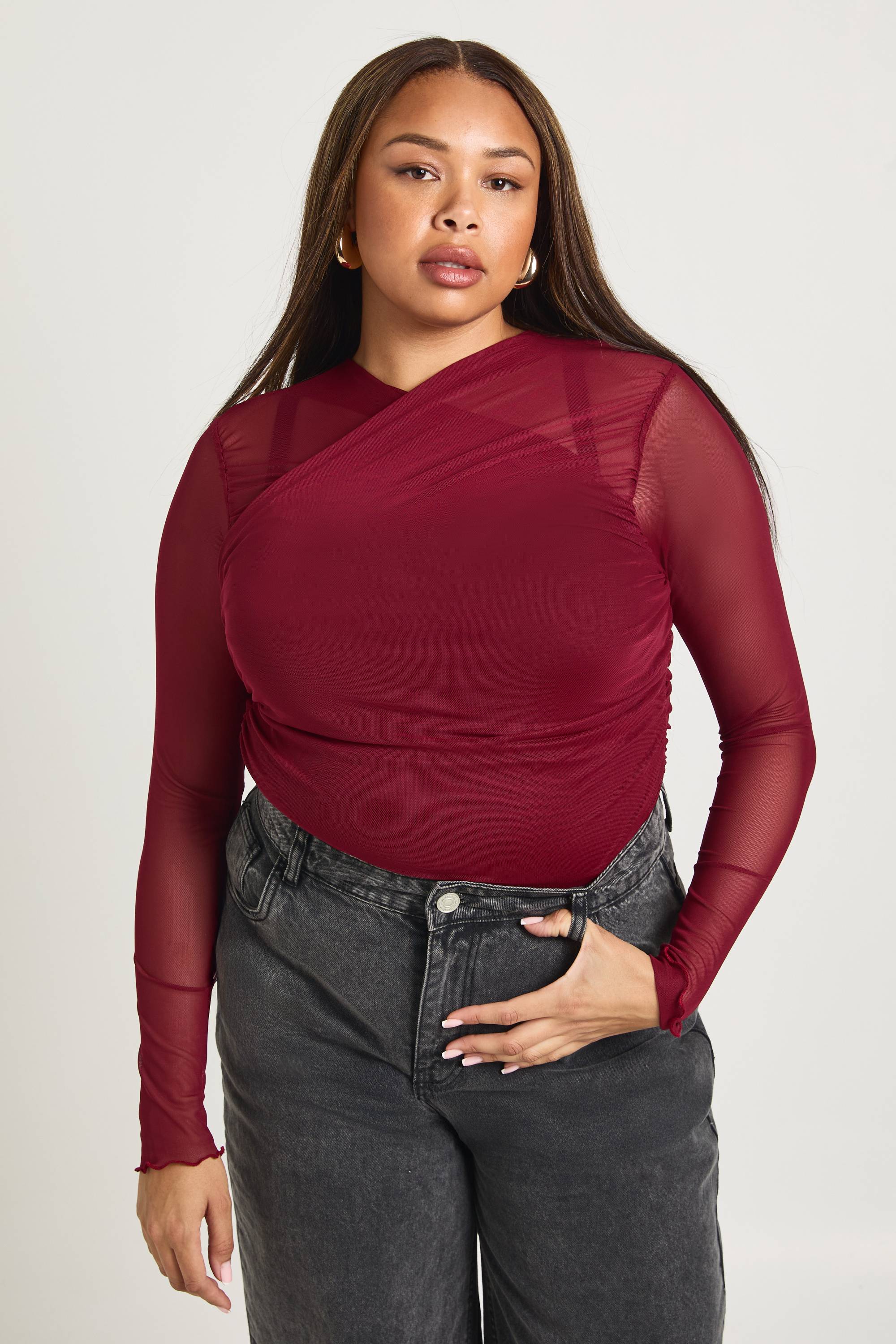 boohoo Haut Grande Taille à Encolure Croisée et Manches Longues