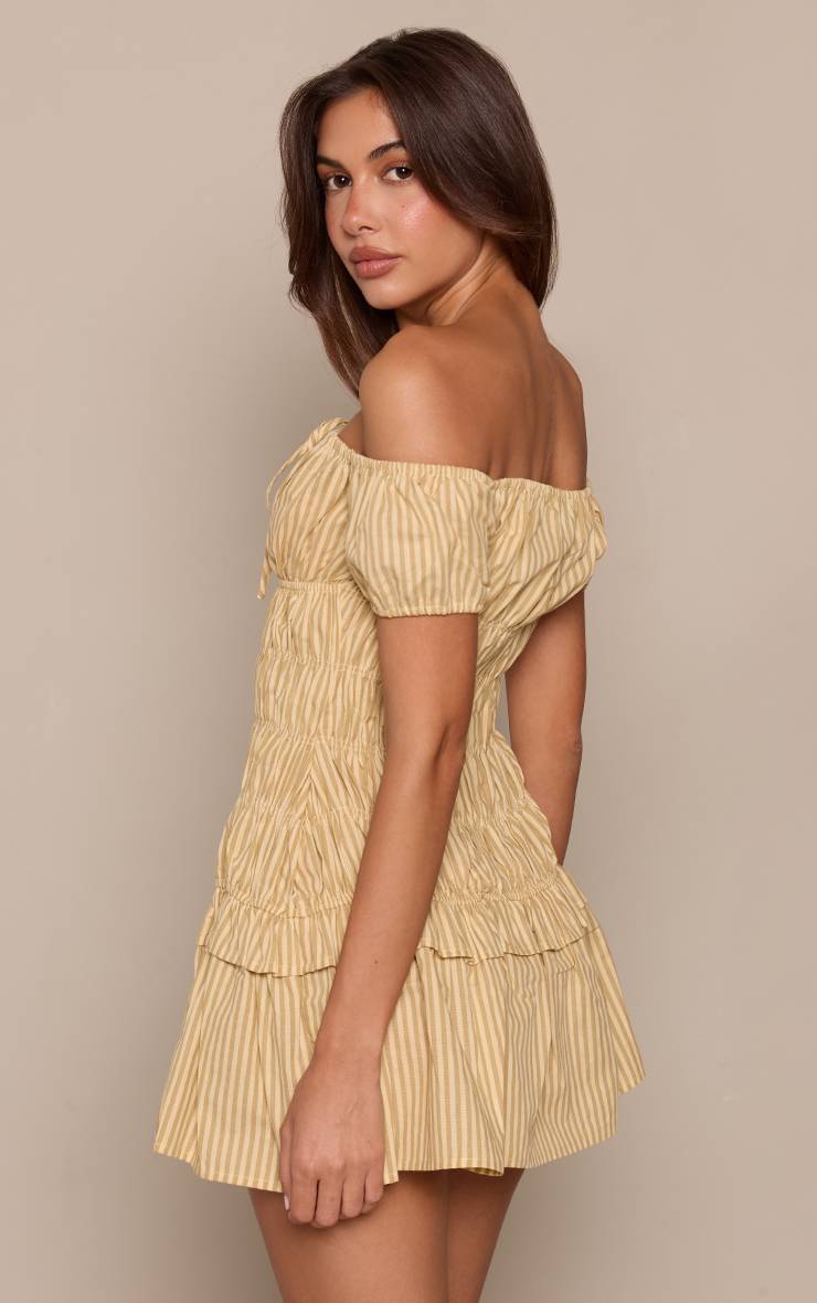 Moutarde Robe Droite Froncée À Rayures Fines Et Encolure Bardot