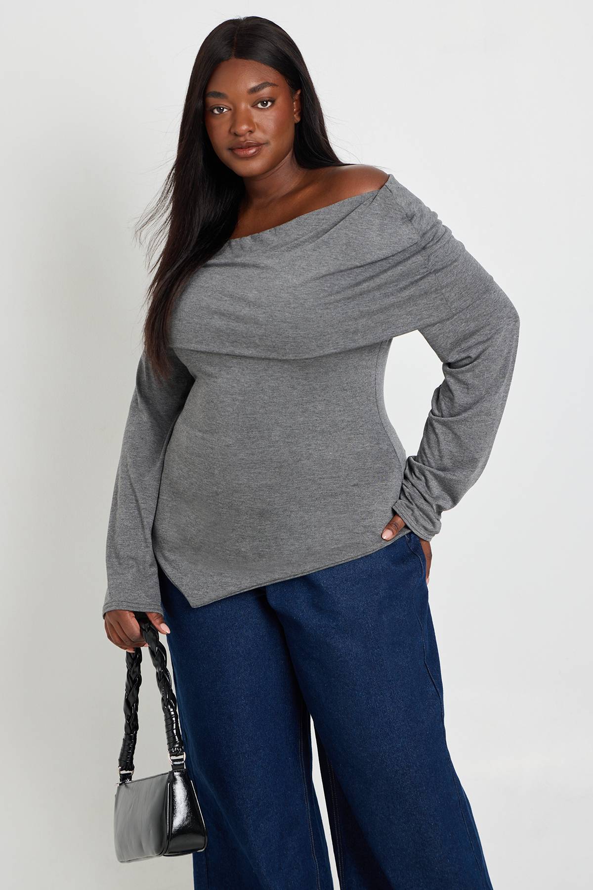 boohoo Haut Grande Taille Bardot À Ourlet Asymétrique